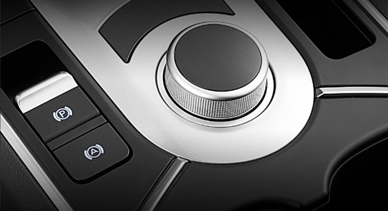 Intelligent 2WD/4WD switch, enabling superior vehicle performance and even better anti-skidding capability.