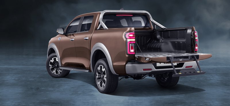 Class unique concealed cargo ladderl in the tailgate for easy access of the tray.